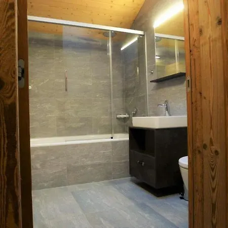 Sleeps 8 Wifi * Zinal
