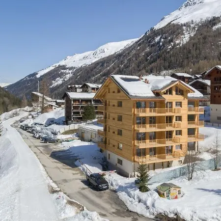 Sleeps 8 Wifi Apartment Zinal