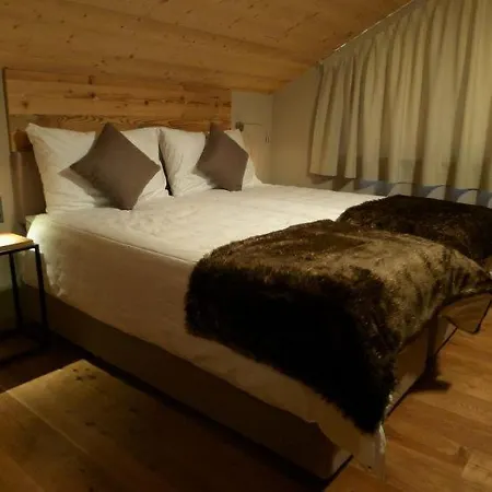 Apartment Sleeps 8 Wifi *
