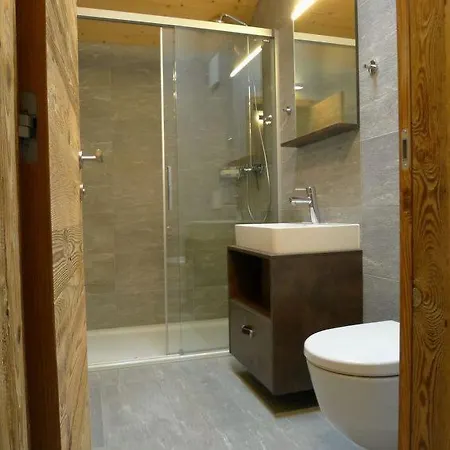 Sleeps 8 Wifi Apartmán